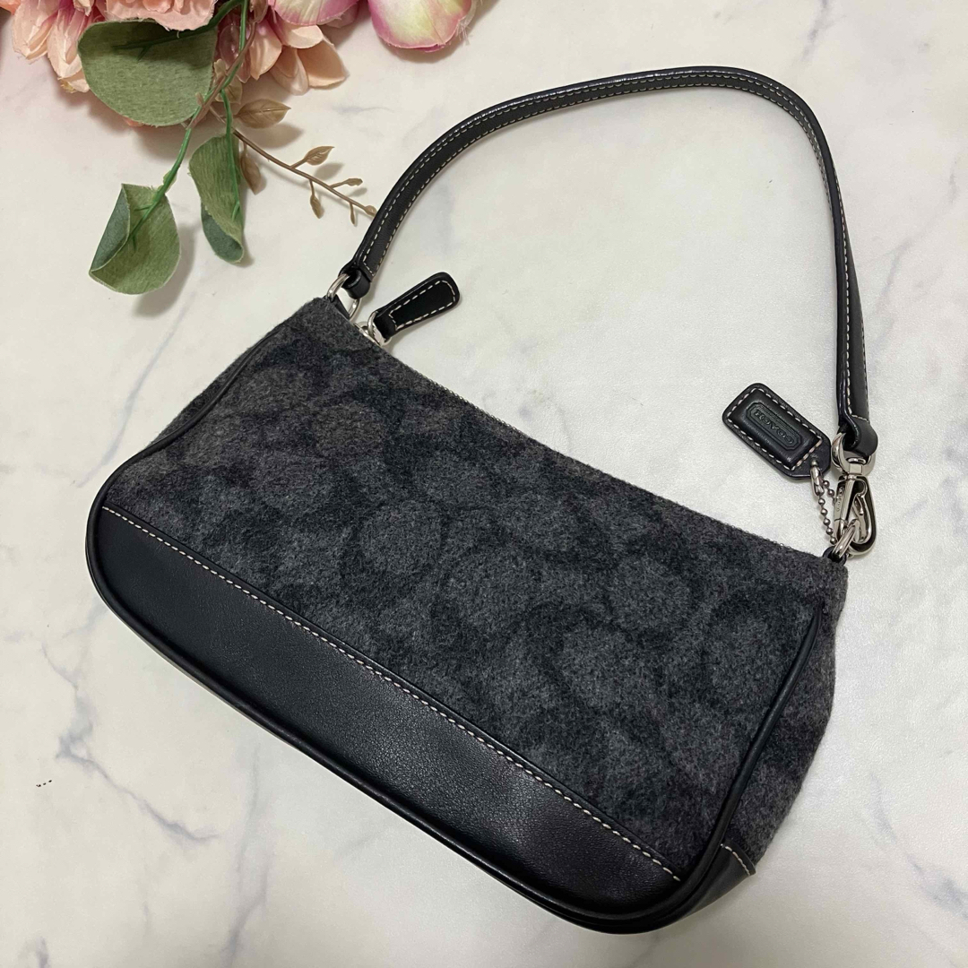 COACH(コーチ)のCOACH✨コーチ アクセサリーポーチ  ウール 7720 ブラック グレー レディースのバッグ(ハンドバッグ)の商品写真
