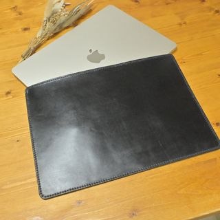 レザー MacBook ケース 13インチ / ブラック(PC周辺機器)