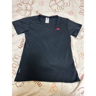 adidas アディダス Vネック Tシャツ 半袖 ブラック ピンクロゴ