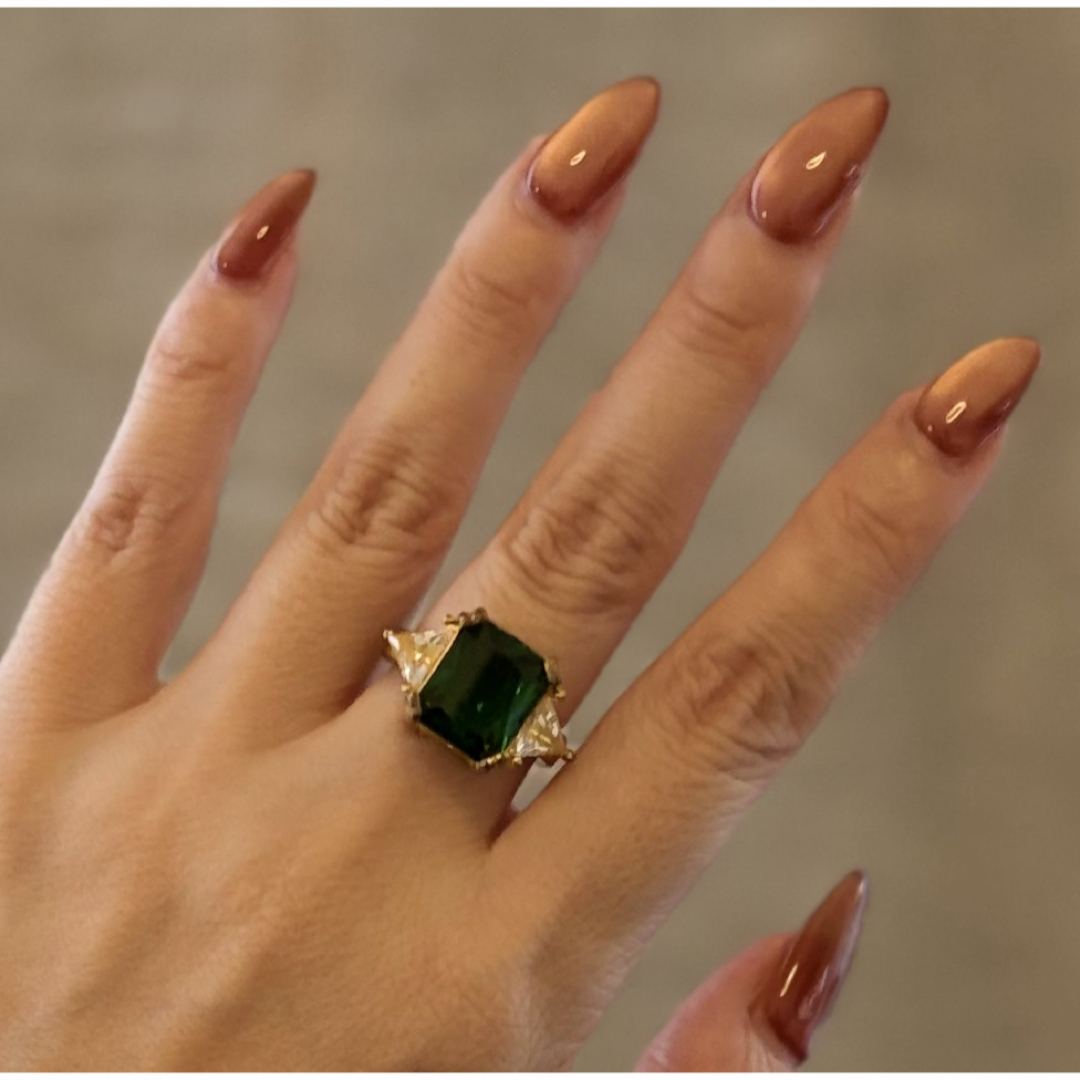 H.P.FRANCE(アッシュペーフランス)の新品 アッシュペーフランス グリーンの宝石付きファッションリング 11号 レディースのアクセサリー(リング(指輪))の商品写真