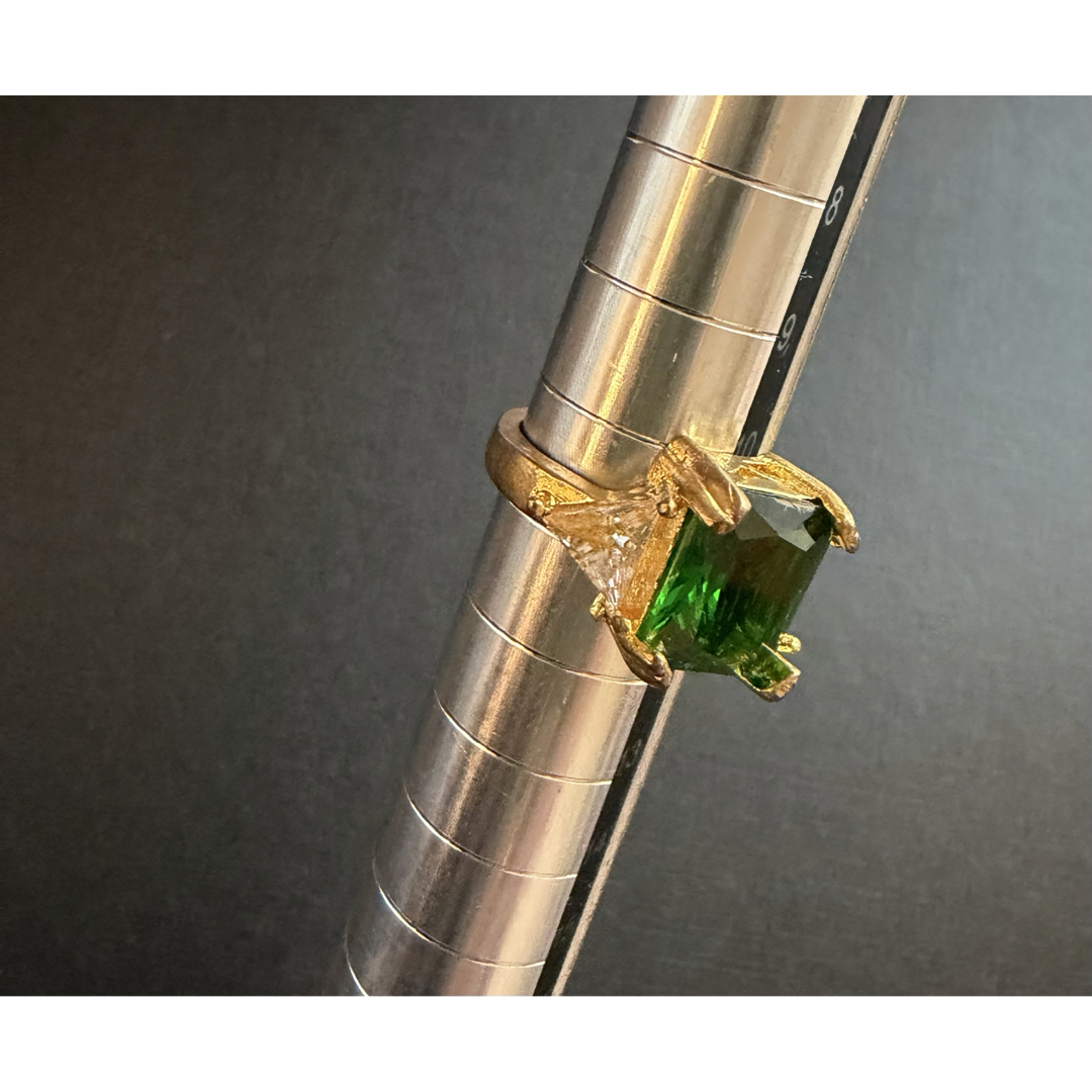 H.P.FRANCE(アッシュペーフランス)の新品 アッシュペーフランス グリーンの宝石付きファッションリング 11号 レディースのアクセサリー(リング(指輪))の商品写真