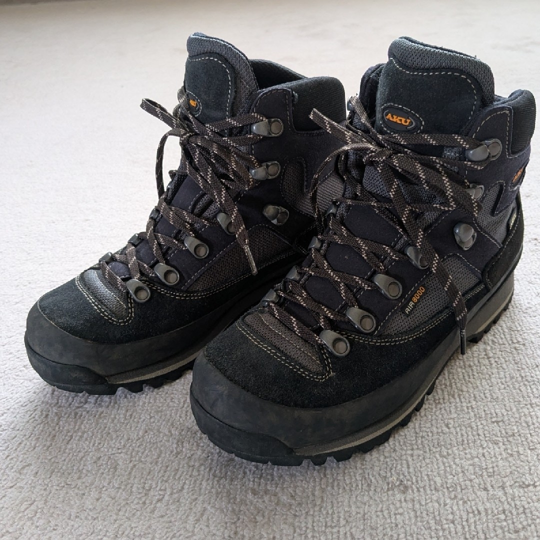 AKU トレッキングシューズ 24cm 登山靴 GORE-TEX vibram スポーツ/アウトドアのアウトドア(登山用品)の商品写真