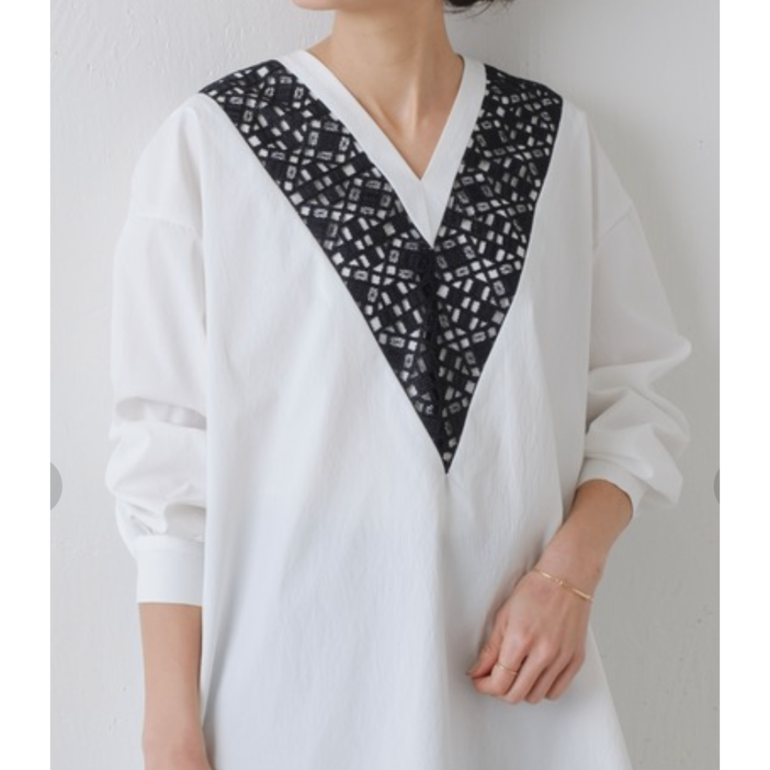 BEARDSLEY(ビアズリー)のビアズリー BEARDSLEY 衿ぐりレースブラウス フリーサイズ レディースのトップス(シャツ/ブラウス(長袖/七分))の商品写真