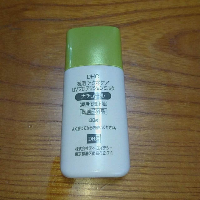 DHC(ディーエイチシー)のDHC☆薬用アクネケア☆UVプロテクションミルク☆SPF50/PA++☆送料込 コスメ/美容のベースメイク/化粧品(化粧下地)の商品写真