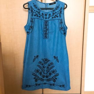 ダブルクローゼット(w closet)のデニム刺繍ワンピース(ひざ丈ワンピース)