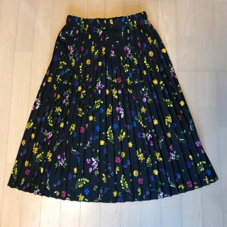 ザラ(ZARA)のZARA花柄プリーツスカート(ひざ丈スカート)