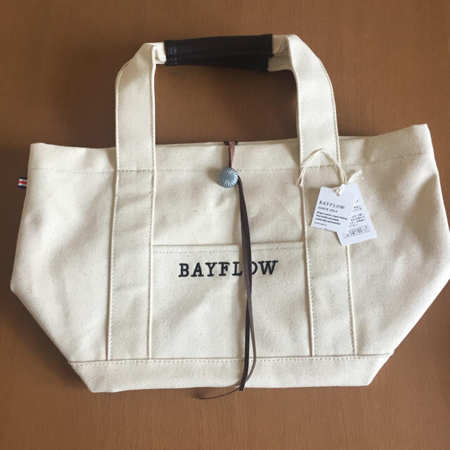 BAYFLOW(ベイフロー)のコンチョロゴトート Mサイズ レディースのバッグ(トートバッグ)の商品写真