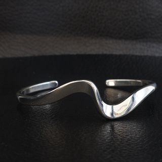 ウェーブライン シルバー バングル レディース おしゃれ 新品未使用