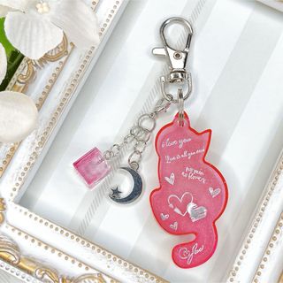 【特別価格】 キーホルダー 猫 ハンドメイド レジン 【975】
