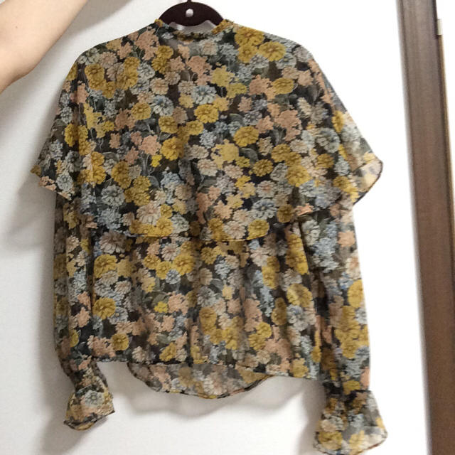 ZARA(ザラ)のZARA♡花柄トップス レディースのトップス(シャツ/ブラウス(長袖/七分))の商品写真