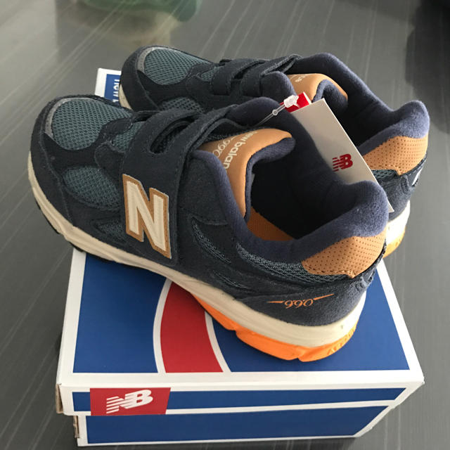 New Balance(ニューバランス)のM.s様専用 ニューバランス 新品 スニーカー 18.5 キッズ 子供用  キッズ/ベビー/マタニティのキッズ靴/シューズ(15cm~)(スニーカー)の商品写真