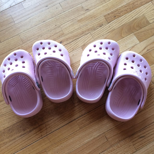 crocs(クロックス)の専用チャム様 ベビークロックス サンダル 2足セット キッズ/ベビー/マタニティのベビー靴/シューズ(~14cm)(サンダル)の商品写真