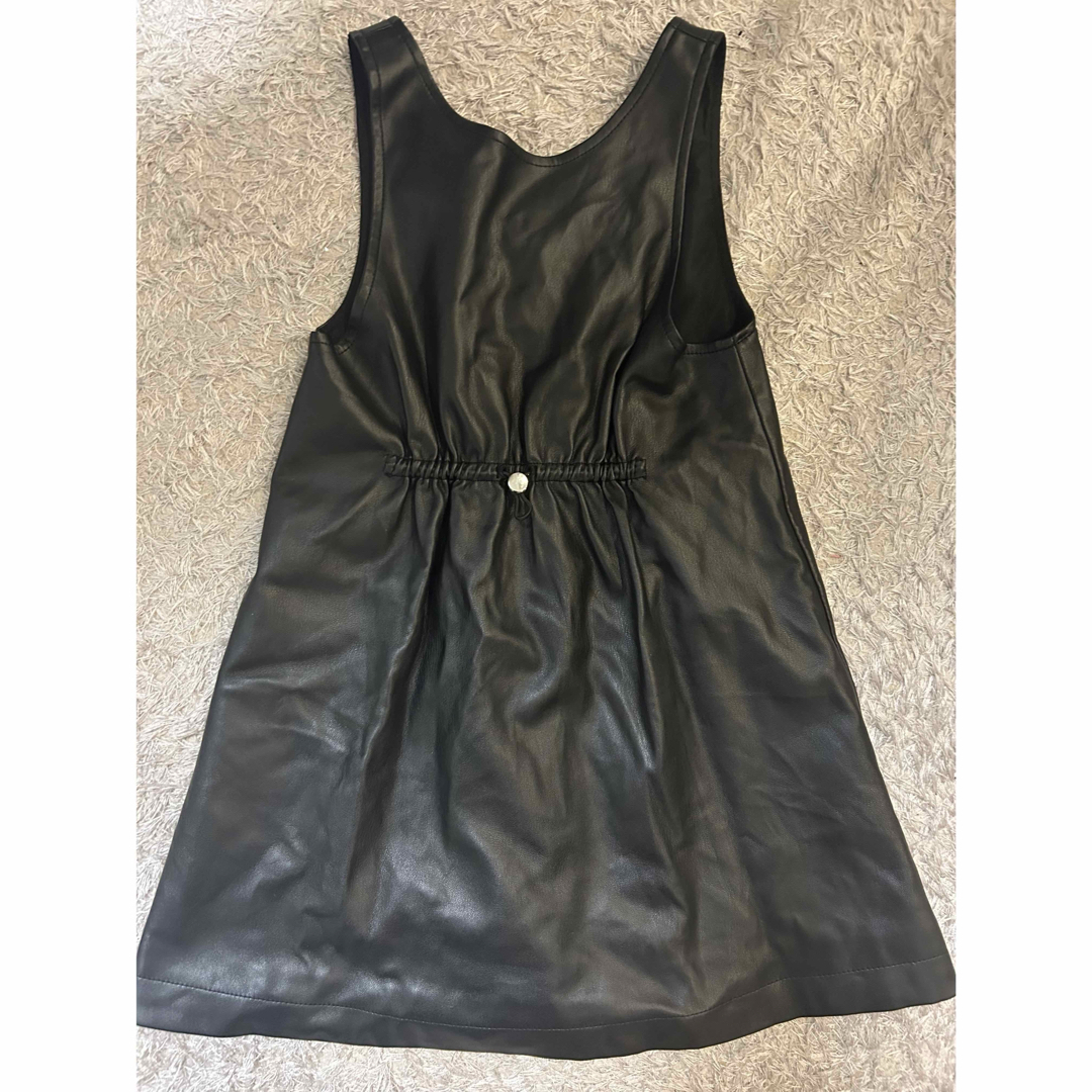 ZARA(ザラ)のZARAKIDS フェイクレザーワンピース 122cm キッズ/ベビー/マタニティのキッズ服女の子用(90cm~)(ワンピース)の商品写真