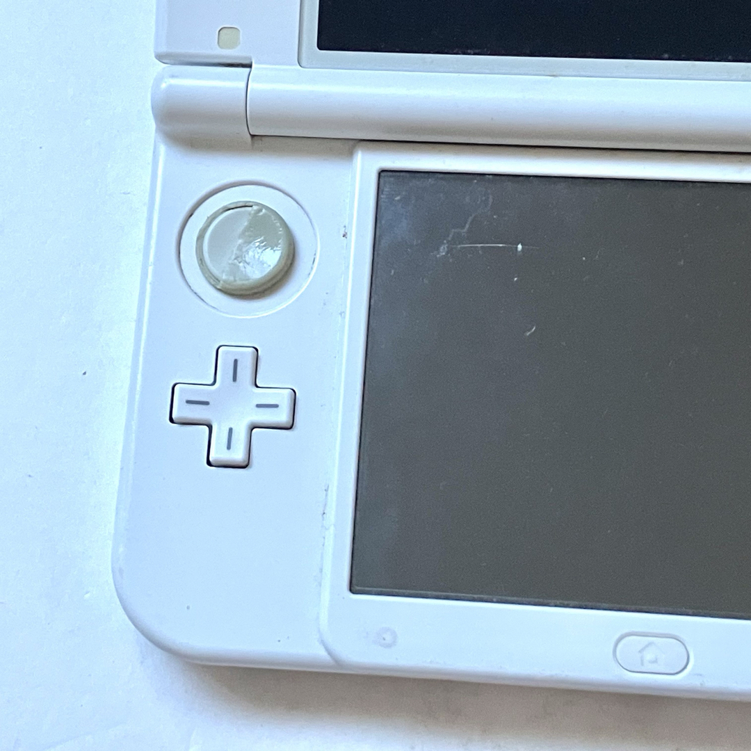 【おまけ付き】NEWニンテンドー3DS LL パールホワイト 充電器 ソフト付き エンタメ/ホビーのゲームソフト/ゲーム機本体(携帯用ゲーム機本体)の商品写真