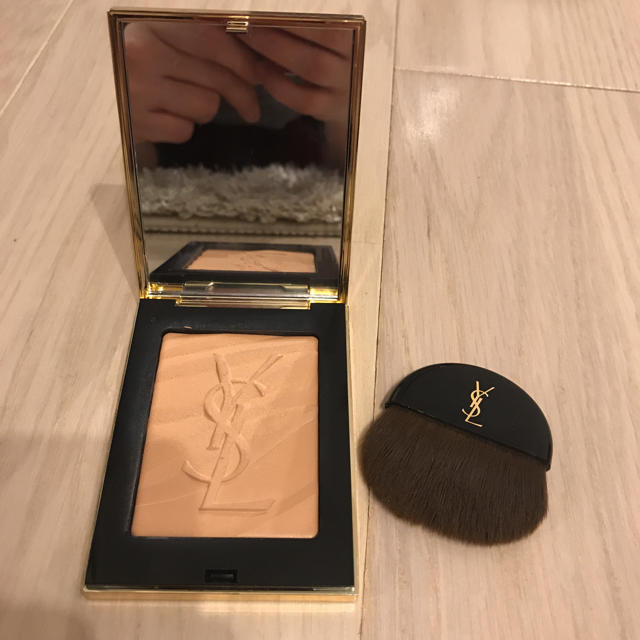 Yves Saint Laurent Beaute(イヴサンローランボーテ)のイブサンローラン フェイスパウダー コスメ/美容のベースメイク/化粧品(フェイスパウダー)の商品写真