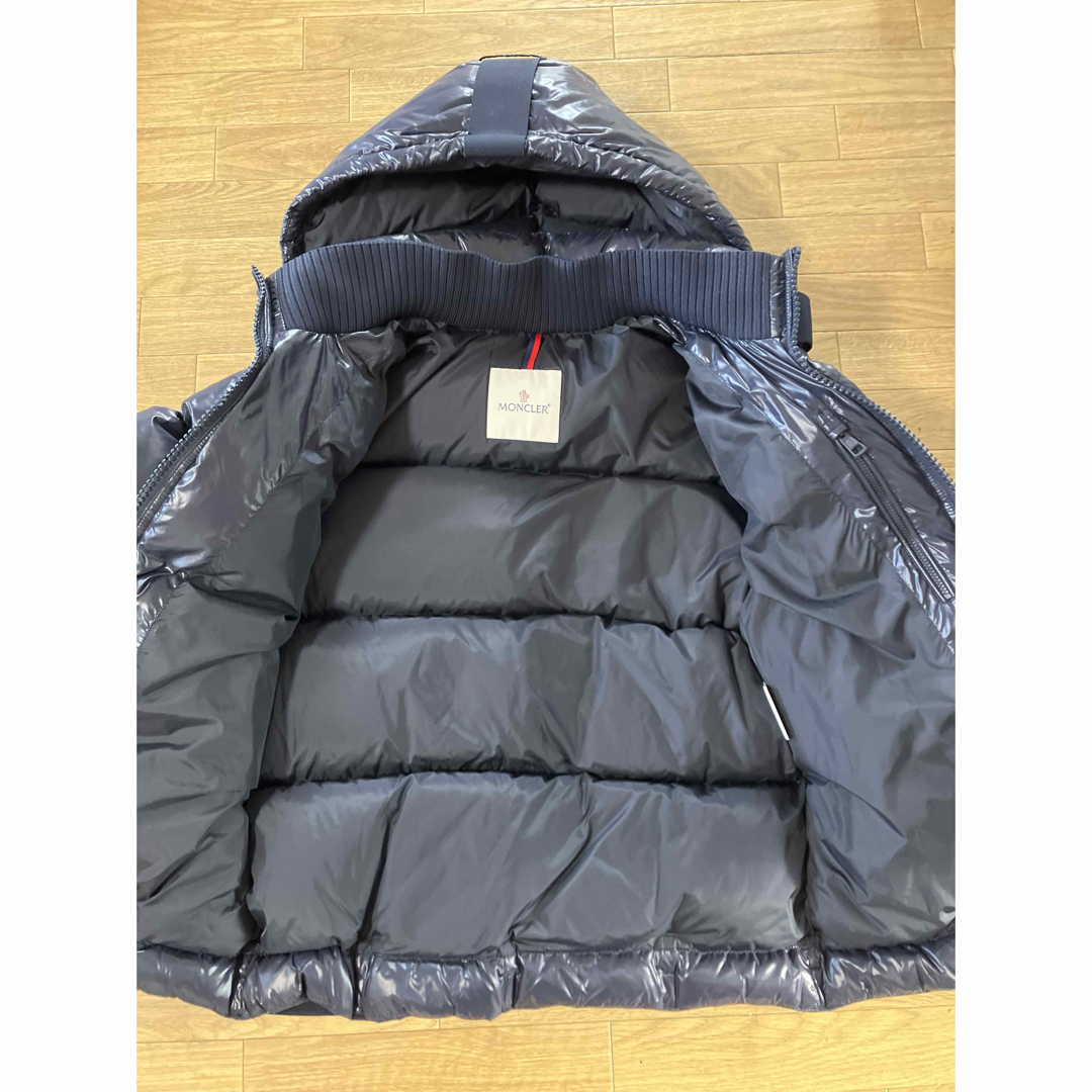 MONCLER(モンクレール)のMONCLER メクレイググリーンラバーテープ　加工ダウンジャケット メンズのジャケット/アウター(ダウンジャケット)の商品写真