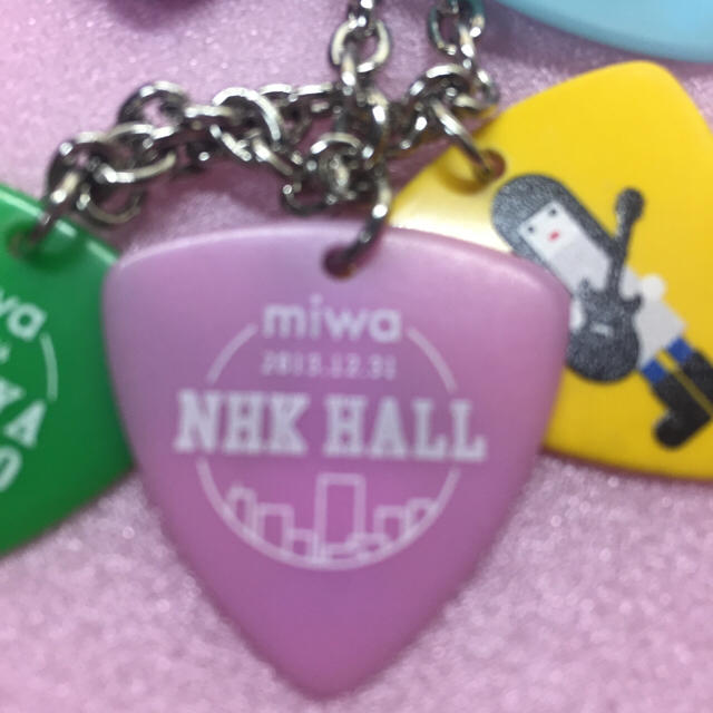 最終お値下げ 早いもの勝ち Miwaライブグッズ渋谷物語ギターピックキーホルダーの通販 By 新商品続々入荷 Shellie S Shop ラクマ 最終お値下げ 早いもの勝ち Miwaライブグッズ渋谷物語ギターピックキーホルダーの通販 By 新商品続々入荷 Shellie S Shop ラクマ