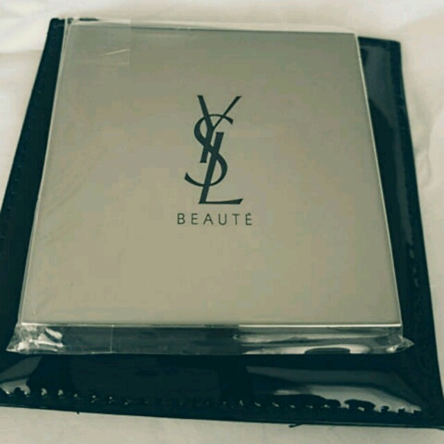 Yves Saint Laurent Beaute(イヴサンローランボーテ)のサンローラン ミラー レディースのファッション小物(その他)の商品写真