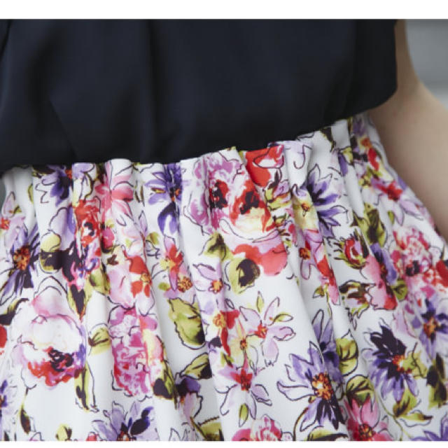 tocco(トッコ)のtocco closet♡フラワータックスカート レディースのスカート(ひざ丈スカート)の商品写真