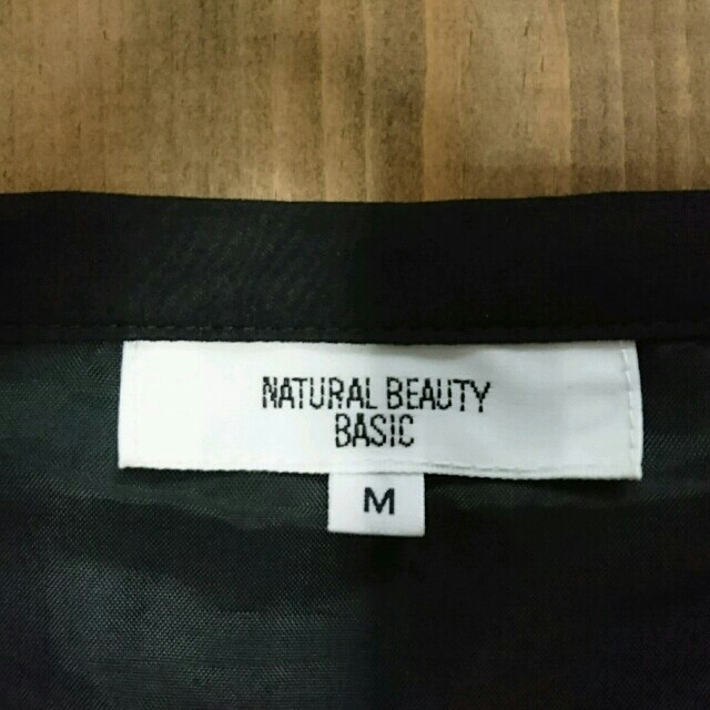 NATURAL BEAUTY BASIC(ナチュラルビューティーベーシック)の【NATURAL BEAUTY BASIC】黒 スカート レディースのスカート(ひざ丈スカート)の商品写真