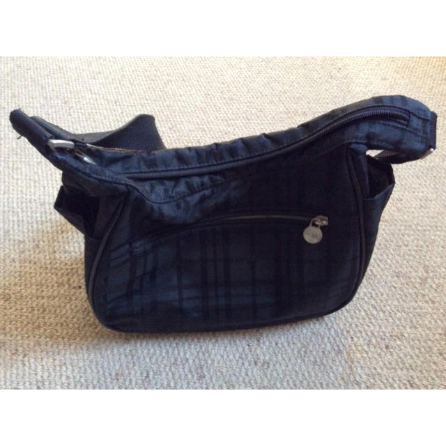 AKRIS(アクリス)のブラック ショルダー レディースのバッグ(ショルダーバッグ)の商品写真
