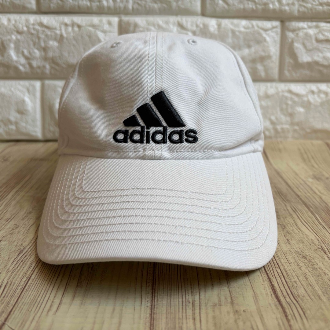 adidas(アディダス)のadidas アディダス　 ホワイト　白　 キャップ　帽子　 レディース　キッズ レディースの帽子(キャップ)の商品写真