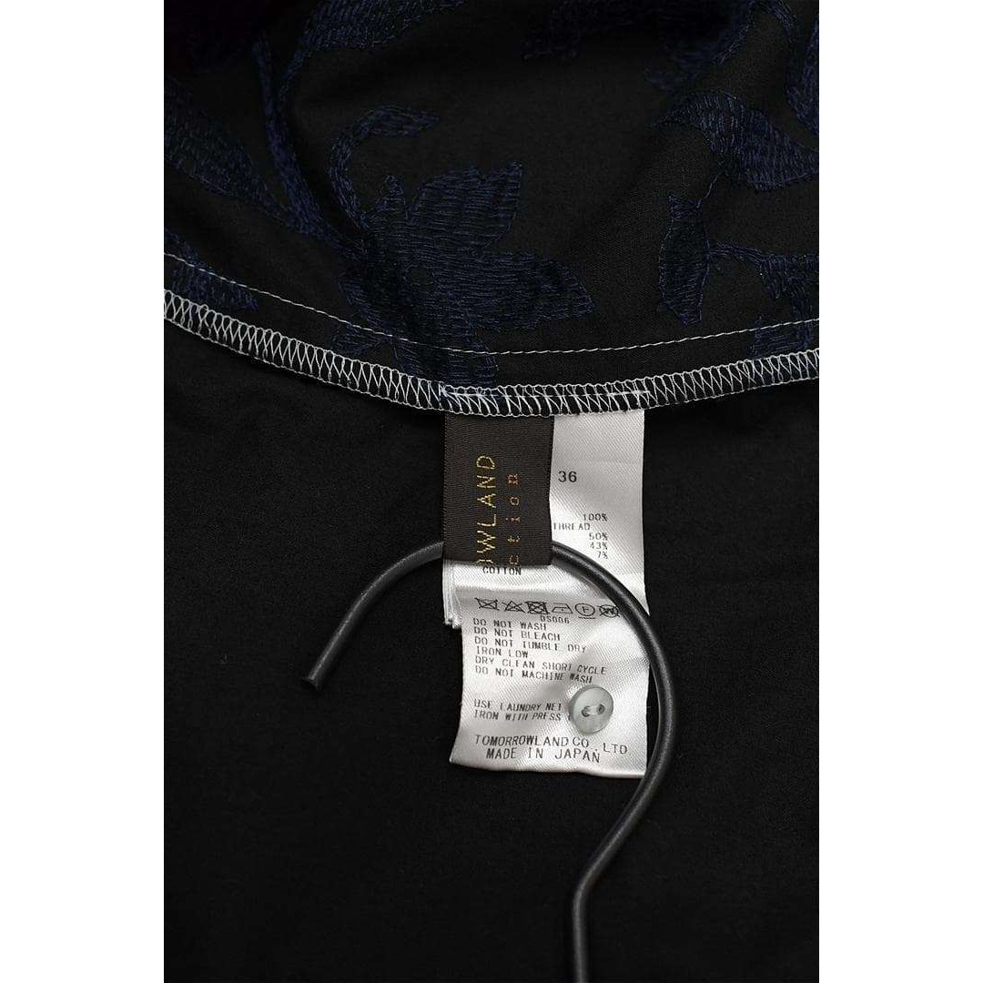 TOMORROWLAND(トゥモローランド)のW173/TOMORROWLAND ノースリーブブラウス 黒染め 花柄 36 黒 レディースのトップス(シャツ/ブラウス(半袖/袖なし))の商品写真