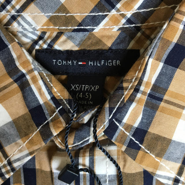 TOMMY HILFIGER(トミーヒルフィガー)の新品 タグ付き トミーヒルフィガー 110 シャツ ブラウス キッズ/ベビー/マタニティのキッズ服男の子用(90cm~)(Tシャツ/カットソー)の商品写真