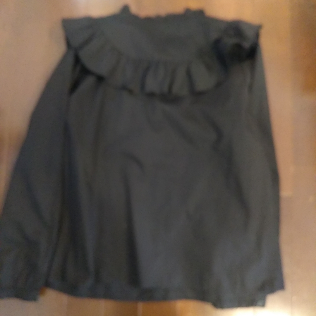 HONEYS(ハニーズ)のハニーズ　ブラウス　黒 レディースのトップス(シャツ/ブラウス(半袖/袖なし))の商品写真