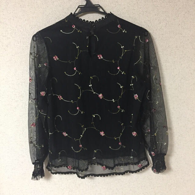 merlot(メルロー)の花 刺繍 シースルー ブラウス merlot plus 黒 レディースのトップス(シャツ/ブラウス(長袖/七分))の商品写真