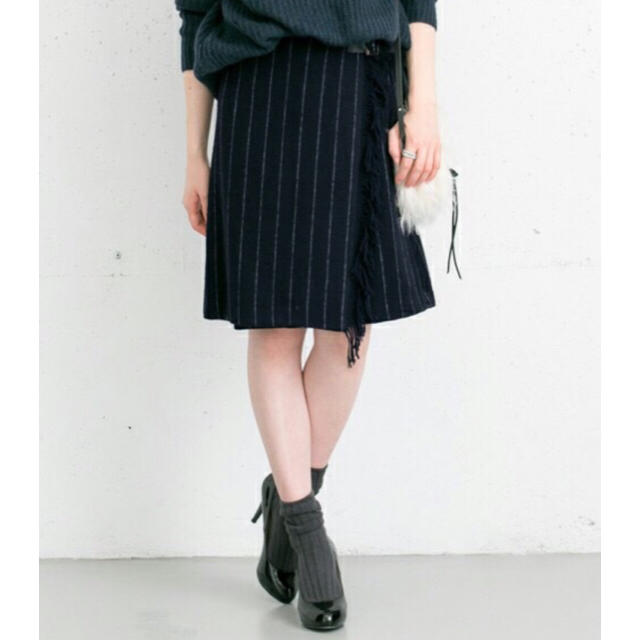 URBAN RESEARCH(アーバンリサーチ)のピンストライプストール風巻きスカート レディースのスカート(ひざ丈スカート)の商品写真