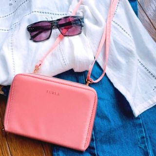 フルラ(Furla)のFURLA ストラップつきマルチケース(ポーチ)