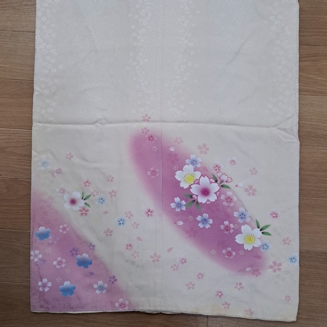今お買い得 正絹振袖フルセット 白地紫グラデーション桜柄 成人式に最適 レディースの水着/浴衣(振袖)の商品写真