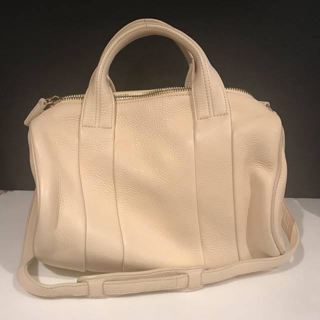 Alexander Wang(アレキサンダーワン)の最終値下げ Alexander Wang Cream アレキサンダーワン レディースのバッグ(ショルダーバッグ)の商品写真