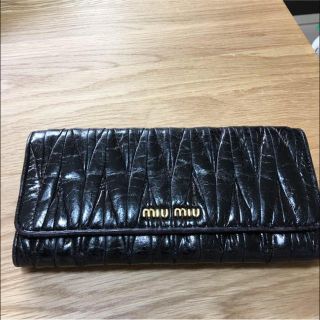 ミュウミュウ(miumiu)のミュウミュウ長財布黒コメントください最終値下げ(長財布)