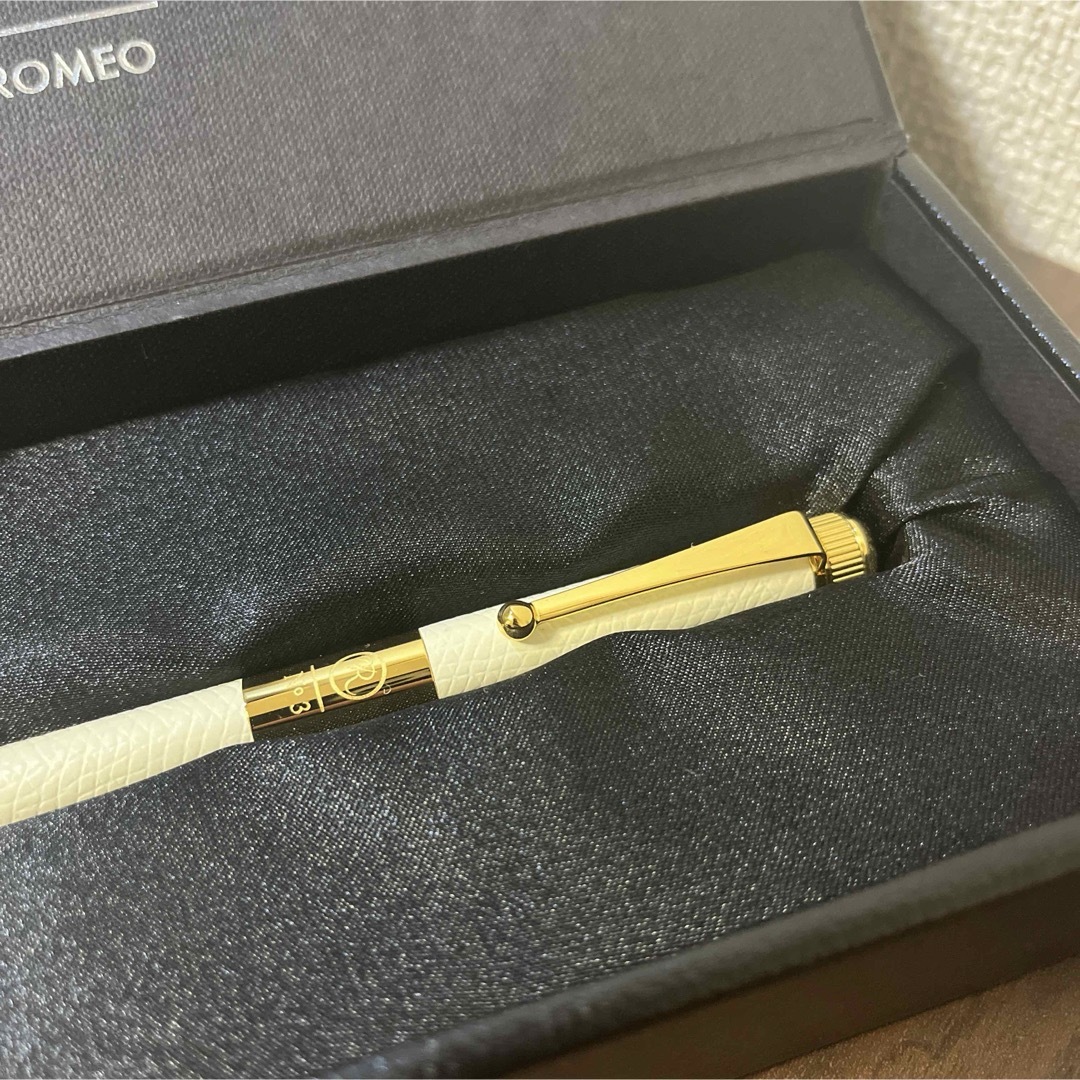 itoya(イトウヤ)の数量限定 ROMEO No.3 ボールペン ES レザー ホットミルク インテリア/住まい/日用品の文房具(ペン/マーカー)の商品写真
