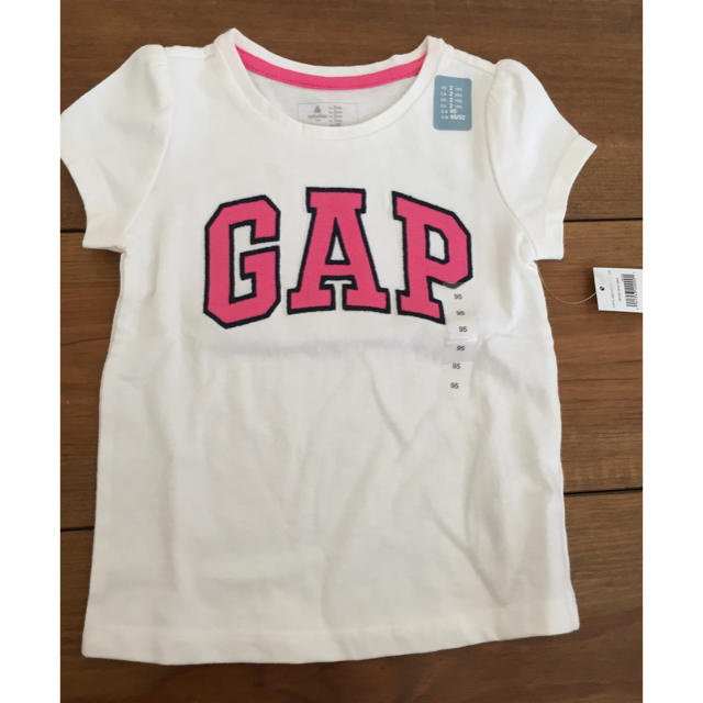 babyGAP(ベビーギャップ)のgap子ども服 キッズ/ベビー/マタニティのキッズ服女の子用(90cm~)(Tシャツ/カットソー)の商品写真