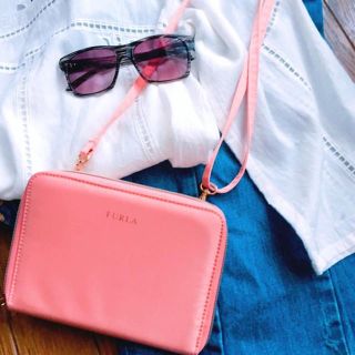 フルラ(Furla)の値下げしました！FURLA ストラップつきマルチケース (ショルダーバッグ)