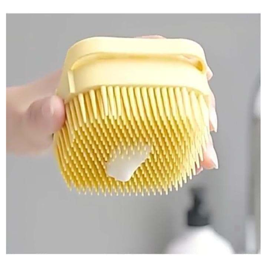 ペットシャワーブラシ 犬猫用バスブラシ イエロー　シャンプー入れ シリコンブラシ その他のペット用品(犬)の商品写真