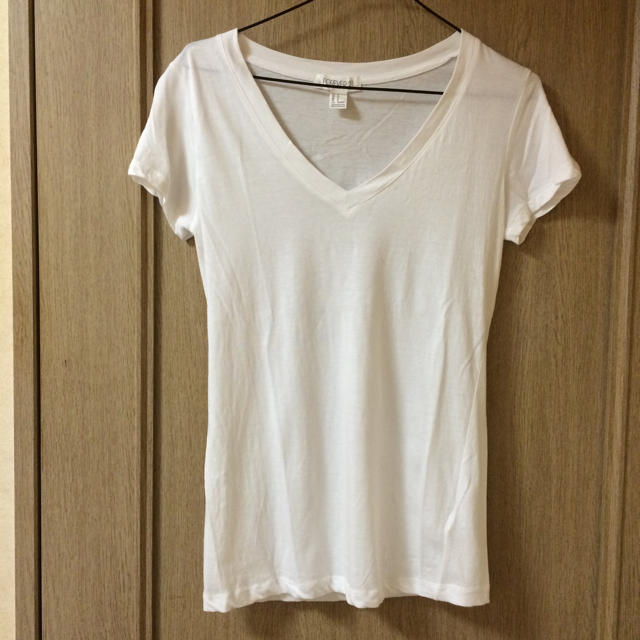 FOREVER 21(フォーエバートゥエンティーワン)のFOROEVER 21 ホワイトTシャツ レディースのトップス(Tシャツ(半袖/袖なし))の商品写真