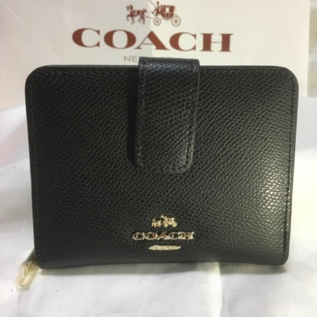 COACH(コーチ)の母の日❣️プレゼントにも❤️新品コーチ アラウンドジップ二つ折り財布 レザー黒 レディースのファッション小物(財布)の商品写真