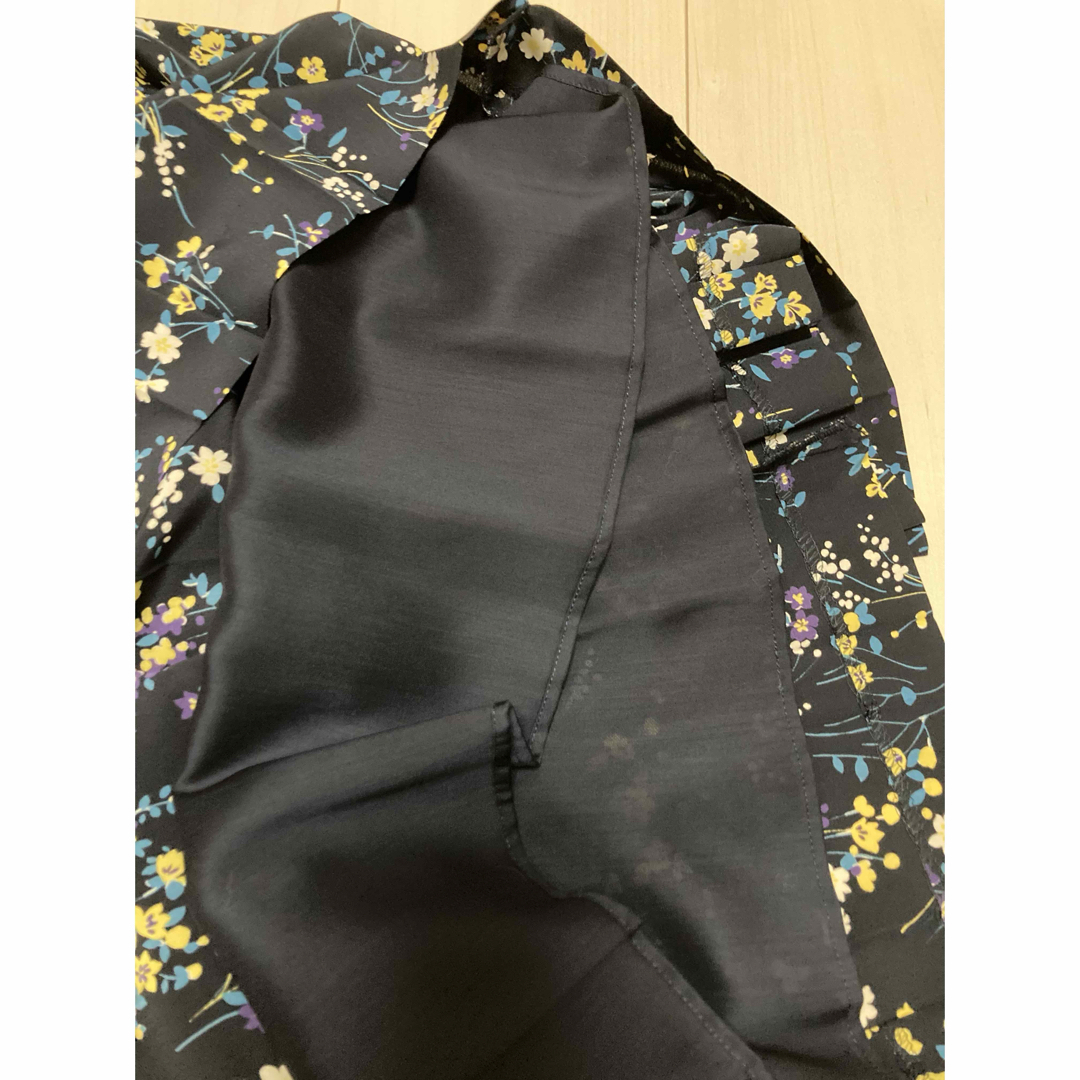 MACPHEE(マカフィー)のMACPHEE ネイビー系 花柄 プリーツスカート レディースのスカート(その他)の商品写真