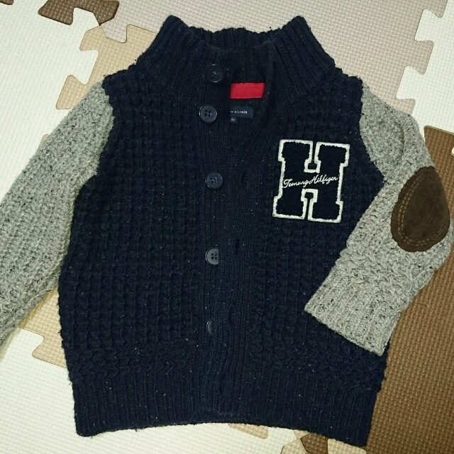 TOMMY HILFIGER(トミーヒルフィガー)のTOMY ニット カーディガン 男の子 キッズ/ベビー/マタニティのベビー服(~85cm)(ニット/セーター)の商品写真