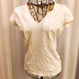 バーバリー(BURBERRY)の♡美品♡バーバリー ＶネックＴシャツ(Tシャツ(半袖/袖なし))