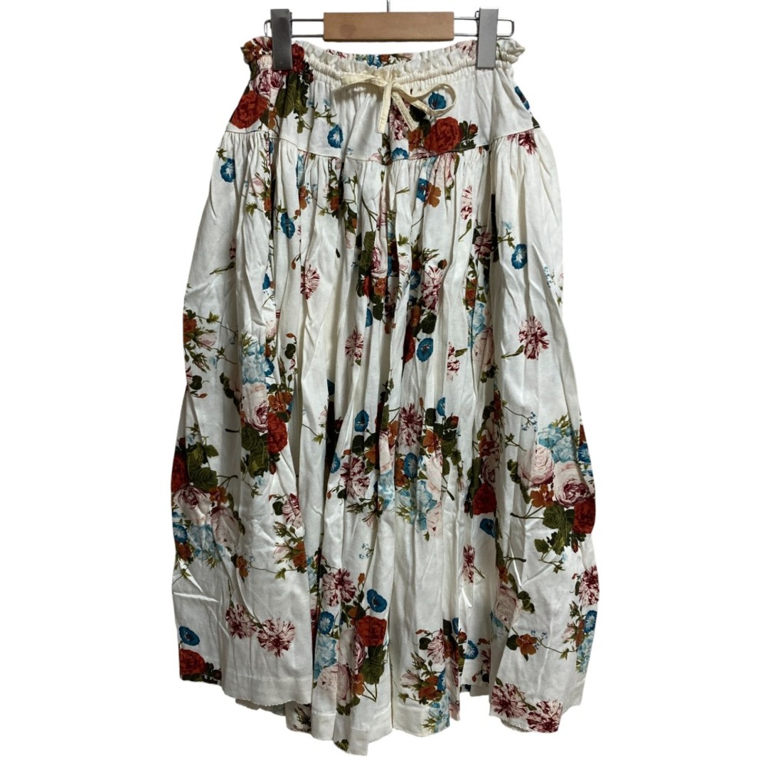 INGEBORG(インゲボルグ)の良品 INGEBORG インゲボルグ フラワープリント カットソー ティアードスカート セットアップ ホワイト レディース 古着 中古 USED レディースのジャケット/アウター(その他)の商品写真