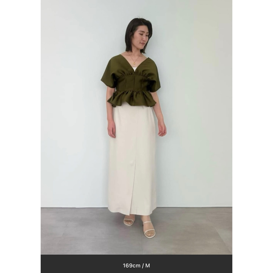 ur's(ユアーズ)のUr‘s ディープVネッククロップドフリルトップス　(ホワイト レディースのトップス(シャツ/ブラウス(半袖/袖なし))の商品写真