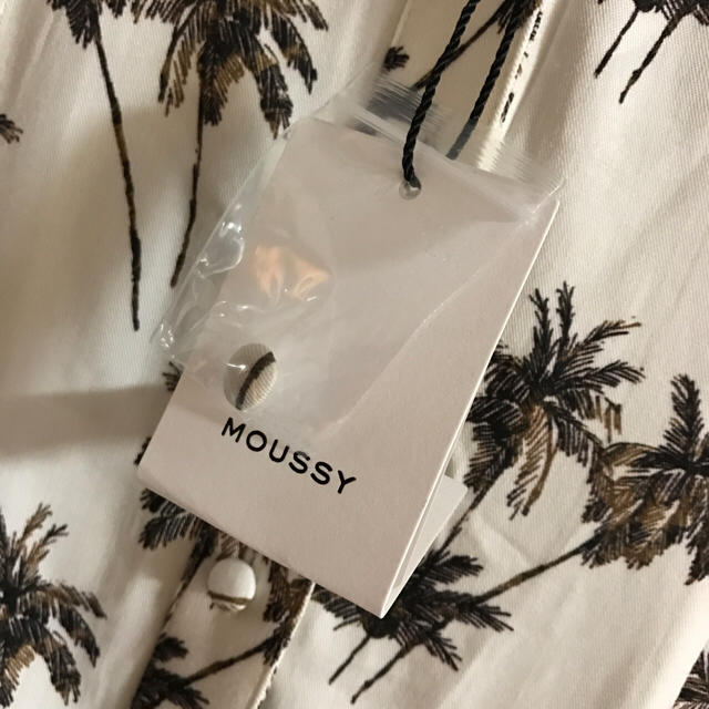 moussy(マウジー)の〈なぁな様専用〉moussy 今期新作 シャツ レディースのトップス(Tシャツ(半袖/袖なし))の商品写真