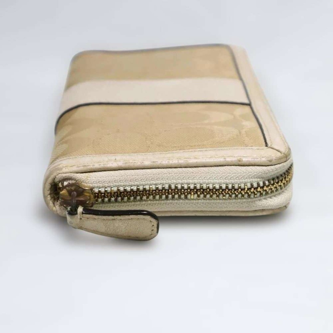COACH(コーチ)のCOACH コーチ シグネチャー ラウンドファスナ 長財布 ベージュ キャンバス レディースのファッション小物(財布)の商品写真