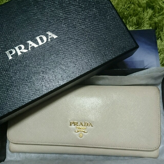 PRADA(プラダ)の一番人気♥CAMEOベージュ レディースのファッション小物(財布)の商品写真