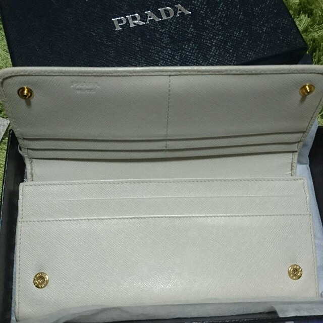 PRADA(プラダ)の一番人気♥CAMEOベージュ レディースのファッション小物(財布)の商品写真